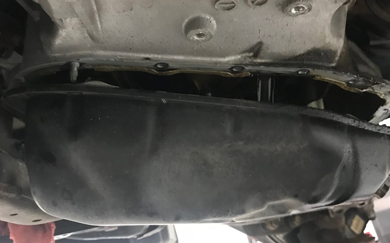 Lower oil pan removed
